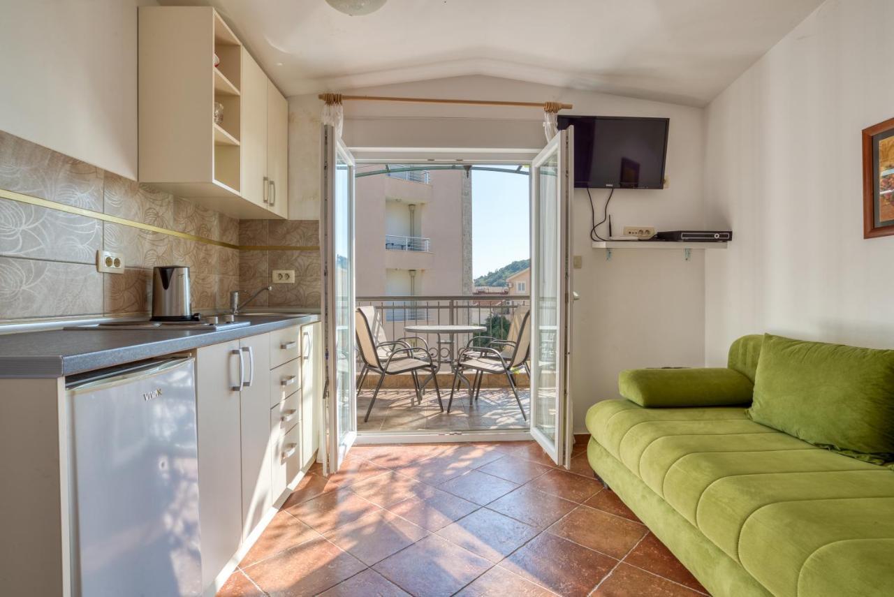 Apartmani Olga Petrovac エクステリア 写真