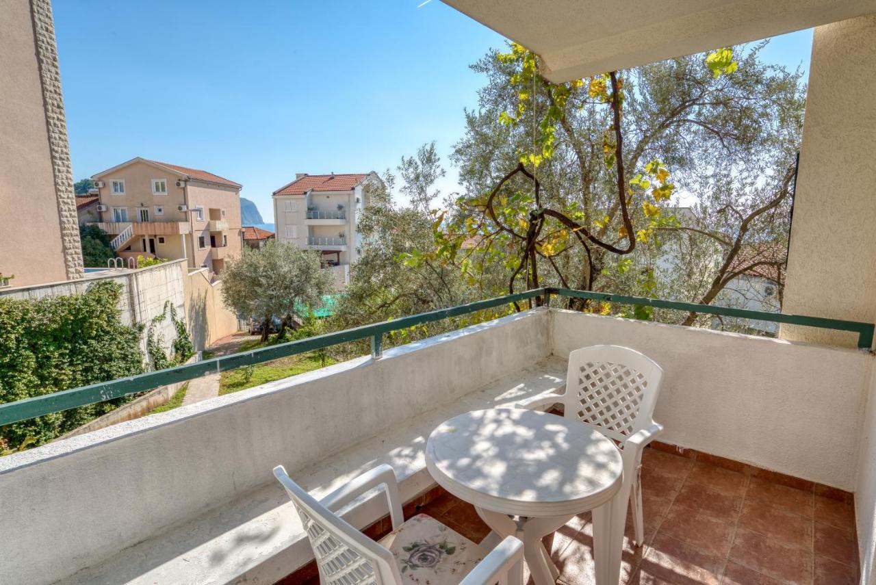 Apartmani Olga Petrovac エクステリア 写真