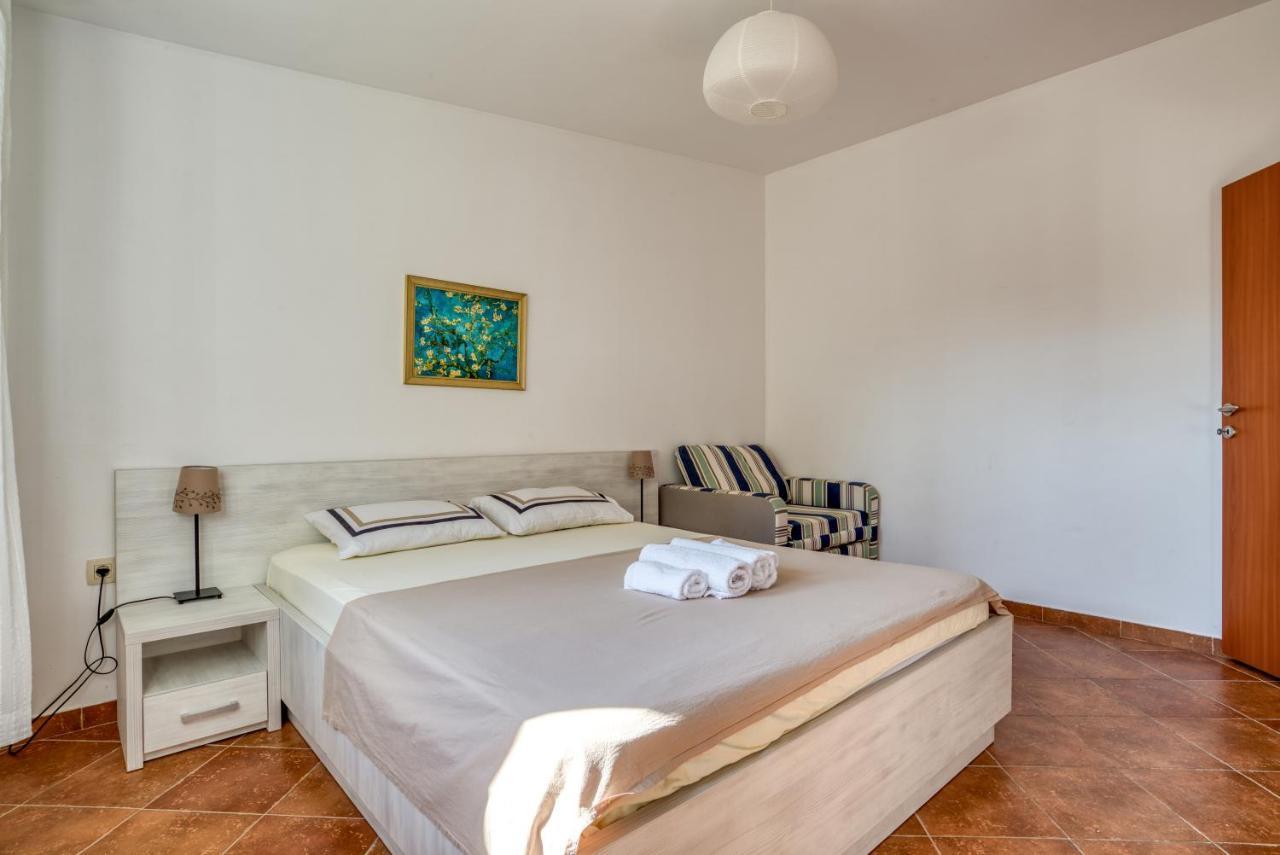 Apartmani Olga Petrovac エクステリア 写真