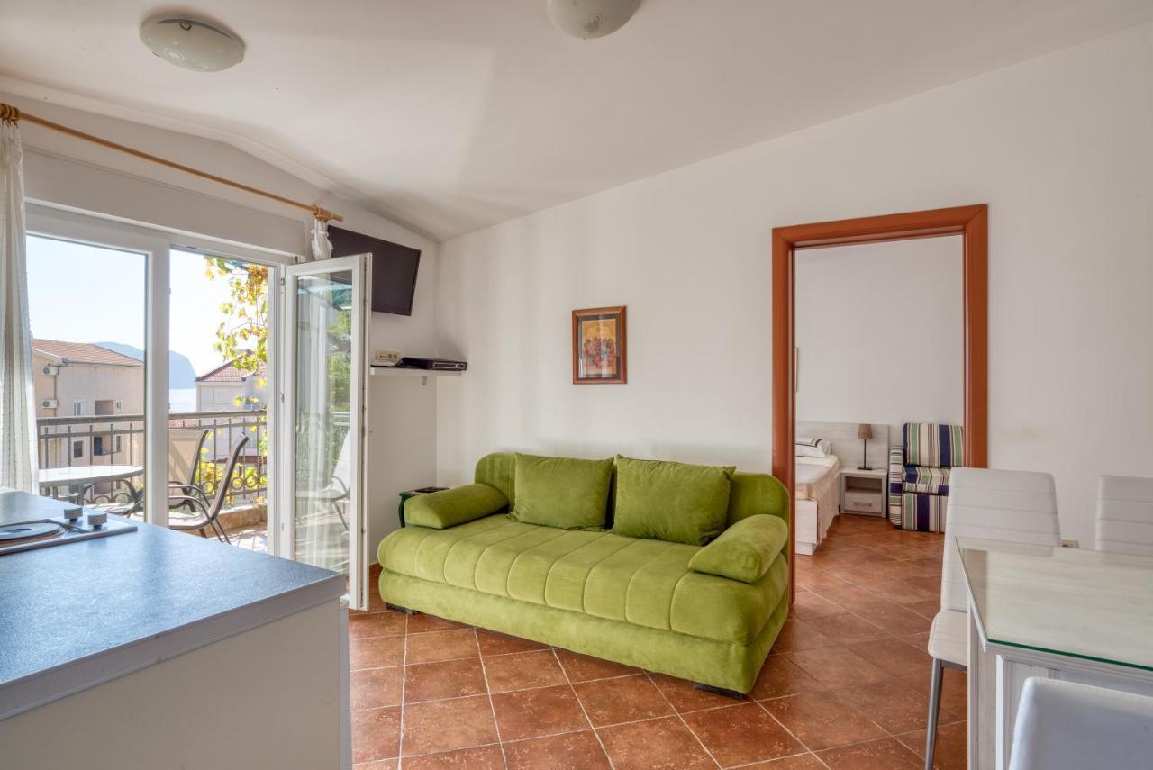 Apartmani Olga Petrovac エクステリア 写真